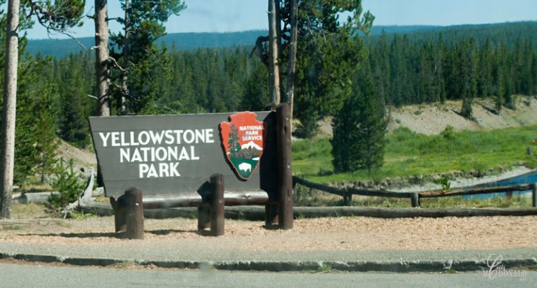 Yellowstone-sign