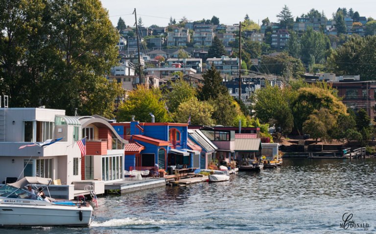 Floating Houses-on-lake